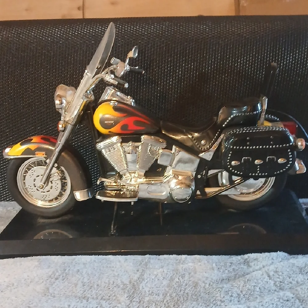 Harley-Davidson Black and Silver Motorcycle Telephone with Flame Accents - Picture 4 of 5